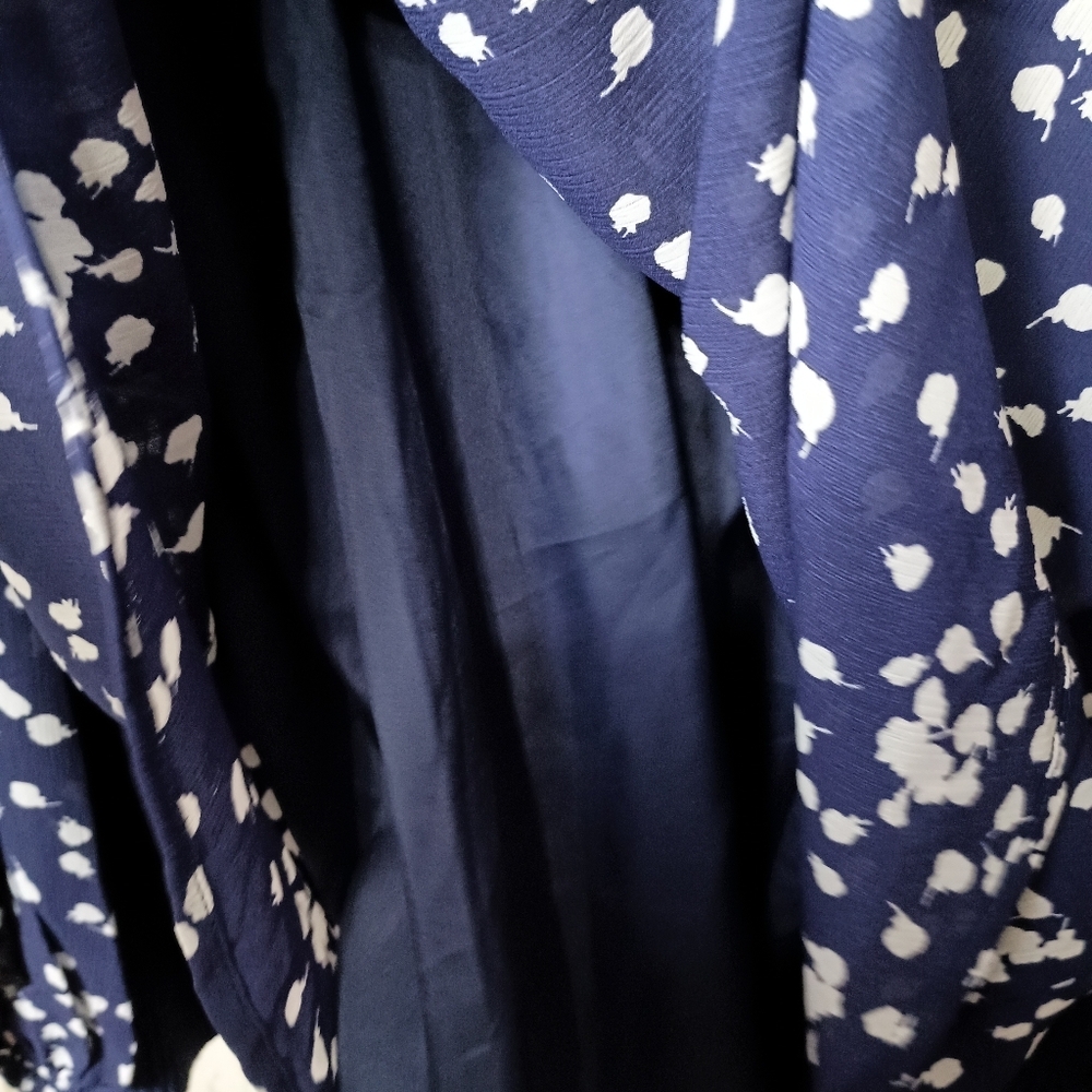 Dokotoo Alicia Floral Blouse Medium Navy White V-Neck Smocked Long Sleeve Office - Picture 8 of 13